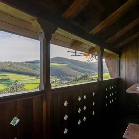 El Desvan De Alborada Del Eo Holiday home *